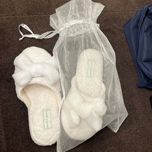 New Patricia green white slippers size small